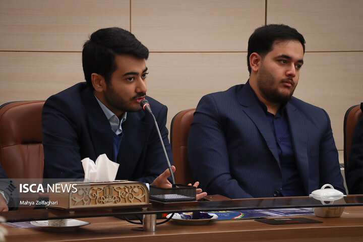 نشست چهار ساعته رئیس مجمع نمایندگان استان یزد با دانشجویان و تشکل‌های دانشجویی