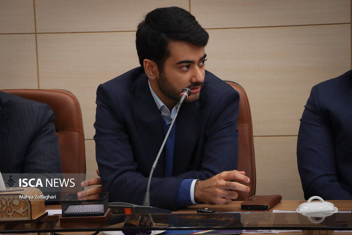 نشست چهار ساعته رئیس مجمع نمایندگان استان یزد با دانشجویان و تشکل‌های دانشجویی