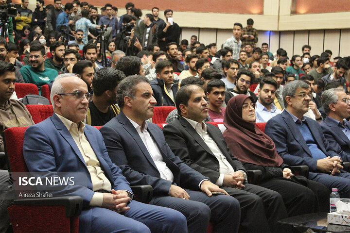 نشست پرسش و پاسخ دانشجویی با حضور سخنگوی دولت چهاردهم به مناسبت روز دانشجو در دانشگاه یزد