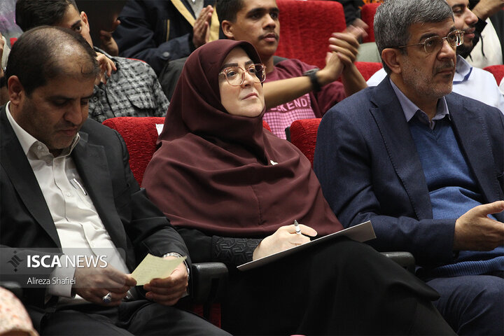 نشست پرسش و پاسخ دانشجویی با حضور سخنگوی دولت چهاردهم به مناسبت روز دانشجو در دانشگاه یزد