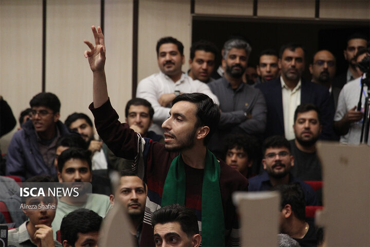 نشست پرسش و پاسخ دانشجویی با حضور سخنگوی دولت چهاردهم به مناسبت روز دانشجو در دانشگاه یزد