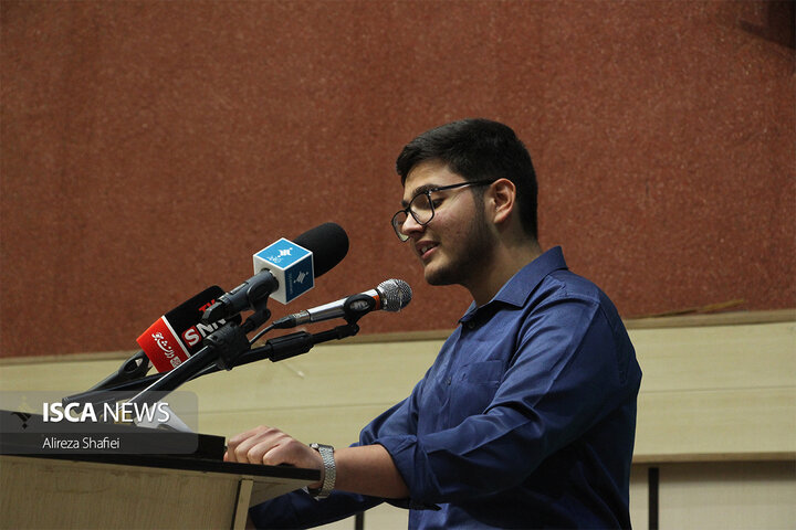 نشست پرسش و پاسخ دانشجویی با حضور سخنگوی دولت چهاردهم به مناسبت روز دانشجو در دانشگاه یزد