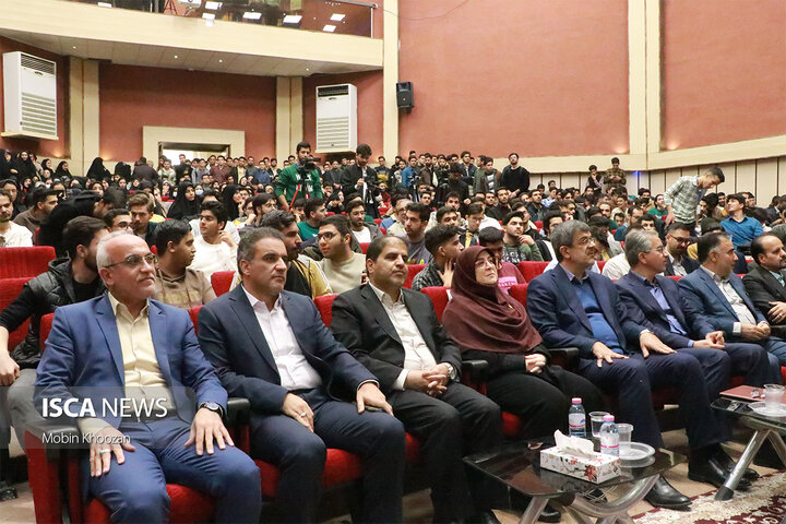 نشست پرسش و پاسخ دانشجویی با حضور سخنگوی دولت چهاردهم به مناسبت روز دانشجو در دانشگاه یزد