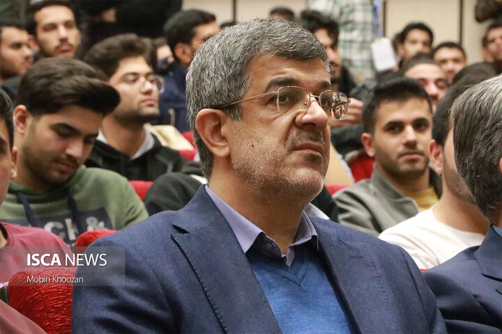 نشست پرسش و پاسخ دانشجویی با حضور سخنگوی دولت چهاردهم به مناسبت روز دانشجو در دانشگاه یزد