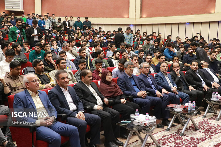 نشست پرسش و پاسخ دانشجویی با حضور سخنگوی دولت چهاردهم به مناسبت روز دانشجو در دانشگاه یزد