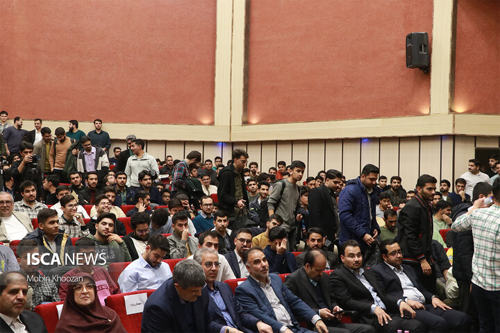 نشست پرسش و پاسخ دانشجویی با حضور سخنگوی دولت چهاردهم به مناسبت روز دانشجو در دانشگاه یزد