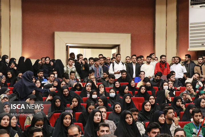 نشست پرسش و پاسخ دانشجویی با حضور سخنگوی دولت چهاردهم به مناسبت روز دانشجو در دانشگاه یزد