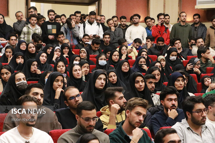 نشست پرسش و پاسخ دانشجویی با حضور سخنگوی دولت چهاردهم به مناسبت روز دانشجو در دانشگاه یزد