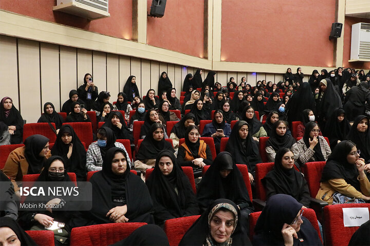 نشست پرسش و پاسخ دانشجویی با حضور سخنگوی دولت چهاردهم به مناسبت روز دانشجو در دانشگاه یزد