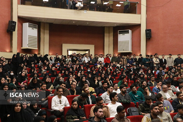 نشست پرسش و پاسخ دانشجویی با حضور سخنگوی دولت چهاردهم به مناسبت روز دانشجو در دانشگاه یزد