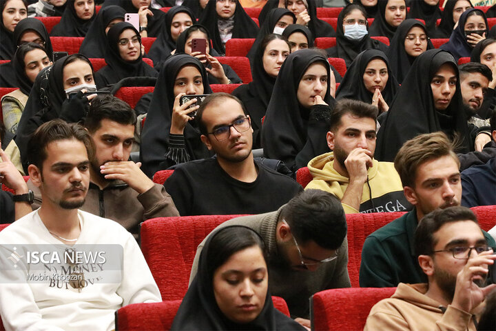 نشست پرسش و پاسخ دانشجویی با حضور سخنگوی دولت چهاردهم به مناسبت روز دانشجو در دانشگاه یزد