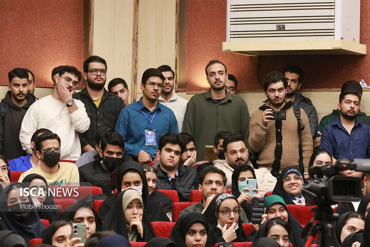 نشست پرسش و پاسخ دانشجویی با حضور سخنگوی دولت چهاردهم به مناسبت روز دانشجو در دانشگاه یزد