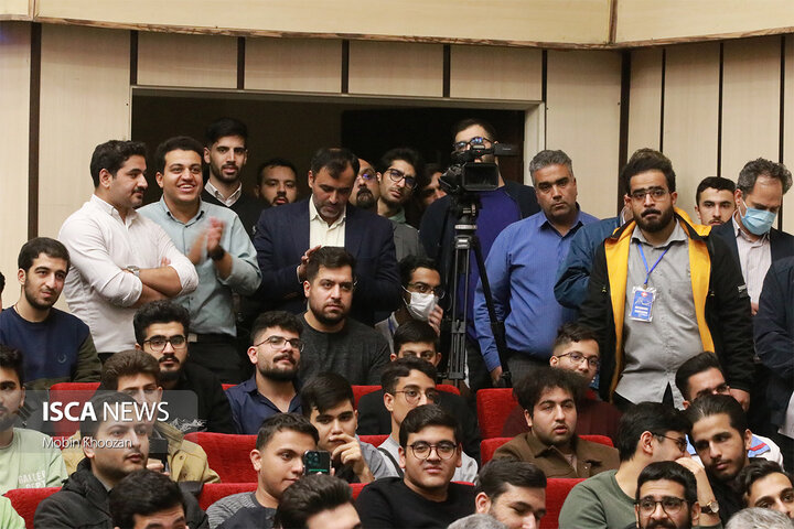 نشست پرسش و پاسخ دانشجویی با حضور سخنگوی دولت چهاردهم به مناسبت روز دانشجو در دانشگاه یزد