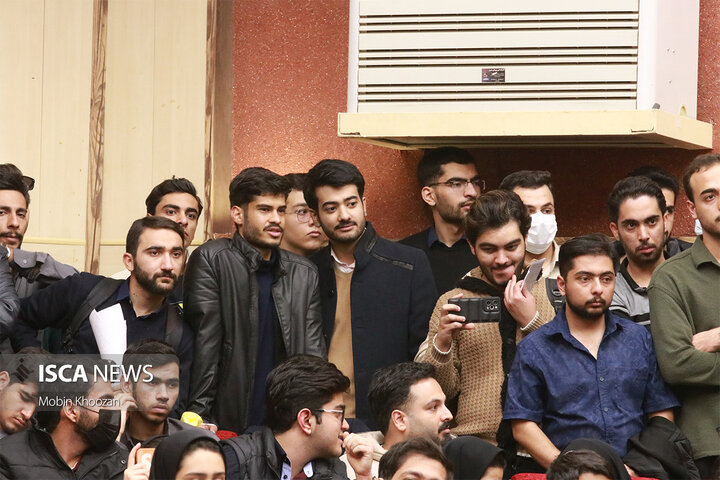 نشست پرسش و پاسخ دانشجویی با حضور سخنگوی دولت چهاردهم به مناسبت روز دانشجو در دانشگاه یزد