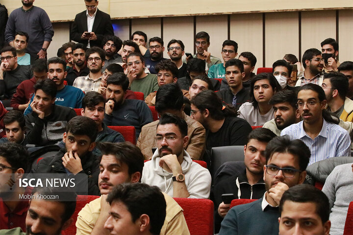 نشست پرسش و پاسخ دانشجویی با حضور سخنگوی دولت چهاردهم به مناسبت روز دانشجو در دانشگاه یزد