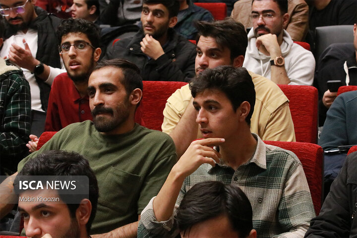 نشست پرسش و پاسخ دانشجویی با حضور سخنگوی دولت چهاردهم به مناسبت روز دانشجو در دانشگاه یزد