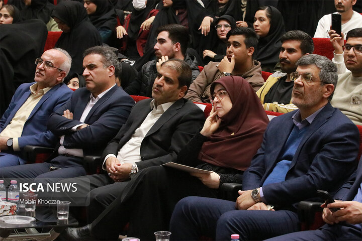 نشست پرسش و پاسخ دانشجویی با حضور سخنگوی دولت چهاردهم به مناسبت روز دانشجو در دانشگاه یزد