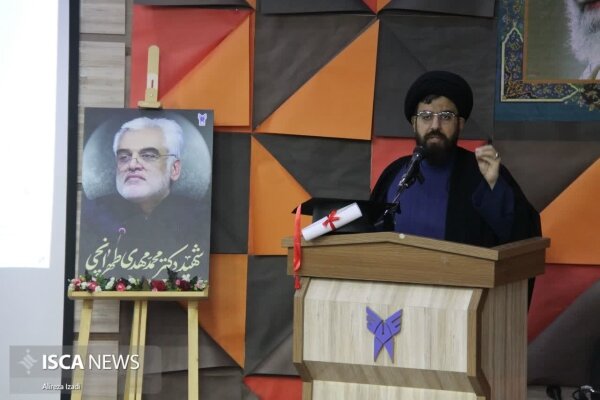 دانشجو میراث‌دار شهدایی که در برابر جهان‌خواران ایستادند