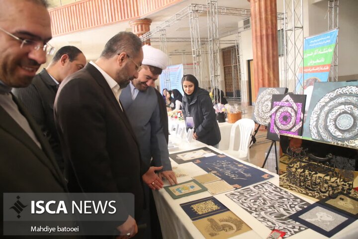 نمایشگاه آثار هنری دانشجویان دانشگاه آزاد اسلامی قزوین افتتاح شد