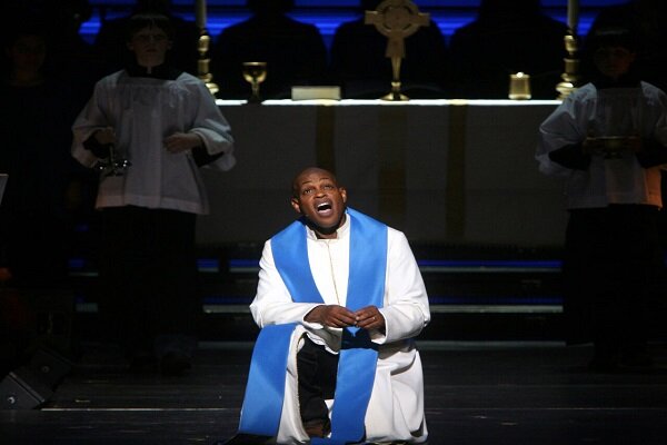 خواننده مشهور اپرا با ضربات چاقو در خانه‌اش کشته شد + جزئیات