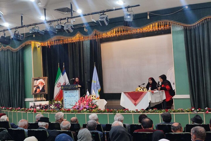 پایان پنجمین همایش ملی شعر مادر با تجلیل از ۱۵ بانوی اثرگذار