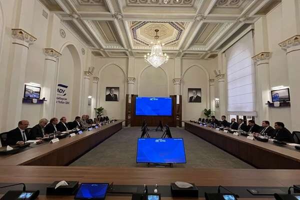 تاکید استاندار اردبیل در جمهوری آذربایجان بر توسعه همکاری‌های اقتصادی و مدیریت شهری