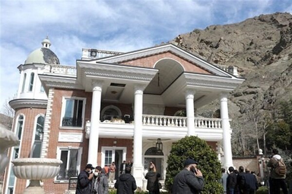 اَبَرویلای شخص ذی‌نفوذ در حاشیه‌ رود کرج تخریب شد