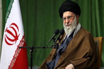 رهبر انقلاب: جوانان ما خوب هستند/ رفتار برخی دستگاه‌ها انتقال ارزش‌های شهدا را نشان نمی‌دهد