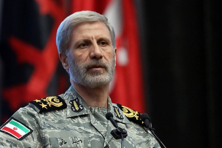 سرلشکر حاتمی: سربازان ولایت در ارتش دست برماشه و گوش به فرمان جانفشانی خواهند کرد سرلشکر حاتمی: سربازان ولایت در ارتش دست برماشه و گوش به فرمان جانفشانی خواهند کرد