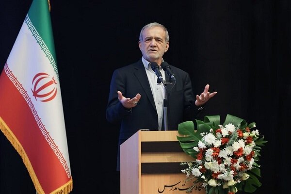 پزشکیان: طرح پزشک خانواده بسیاری از تجویزهای غیرضرور را مرتفع می‌کند