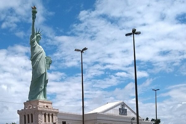 مجسمه آزادی در برزیل سقوط کرد + فیلم