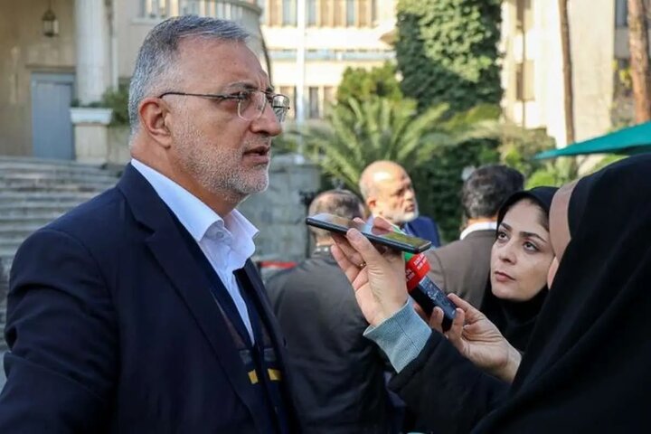 توجیه زاکانی درباره چمن‌کاری میدان آزادی: کم‌آب‌بر هستند!