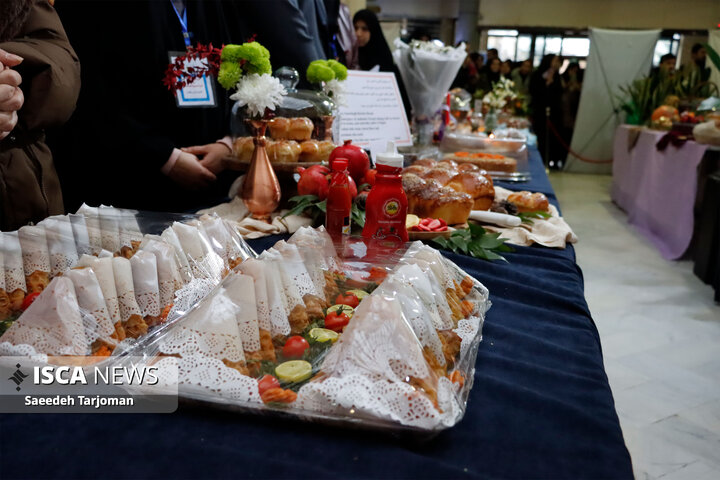 برگزاری جشنواره غذا- یلدای فراسودمند در دانشگاه آزاد اسلامی مشهد