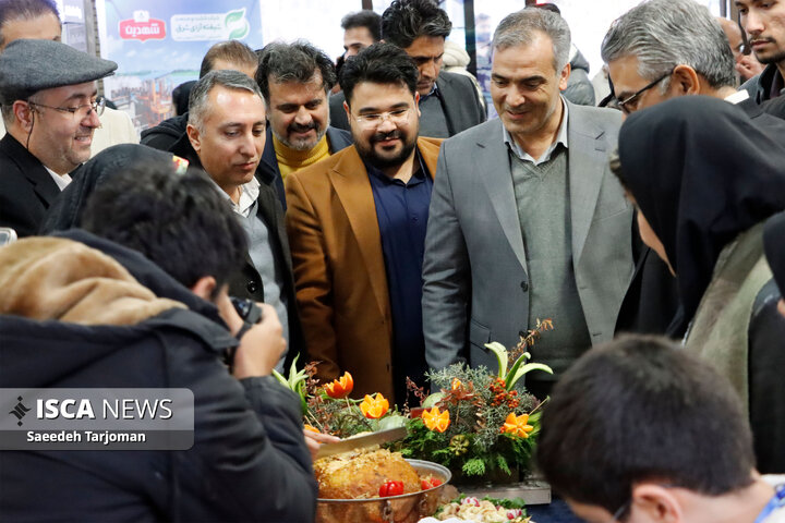 برگزاری جشنواره غذا- یلدای فراسودمند در دانشگاه آزاد اسلامی مشهد