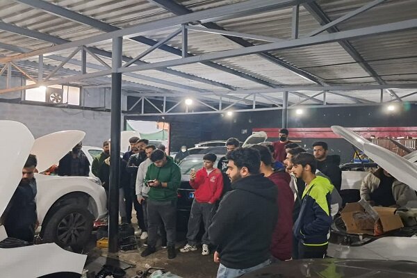 جهاد تبیین و بصیرت‌افزایی دانشجویان مکانیک در بوشهر