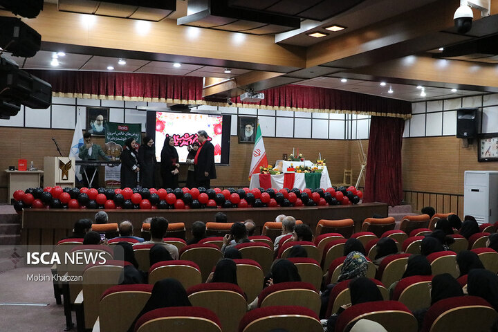 جشن شب یلدا با حضور جمعی از دانشجویان در دانشگاه آزاد اسلامی یزد