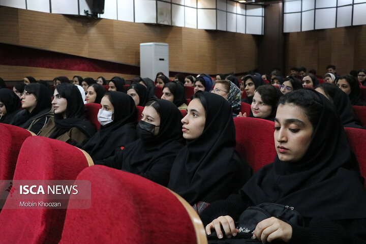 جشن شب یلدا با حضور جمعی از دانشجویان در دانشگاه آزاد اسلامی یزد