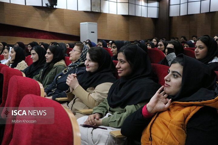 جشن شب یلدا با حضور جمعی از دانشجویان در دانشگاه آزاد اسلامی یزد