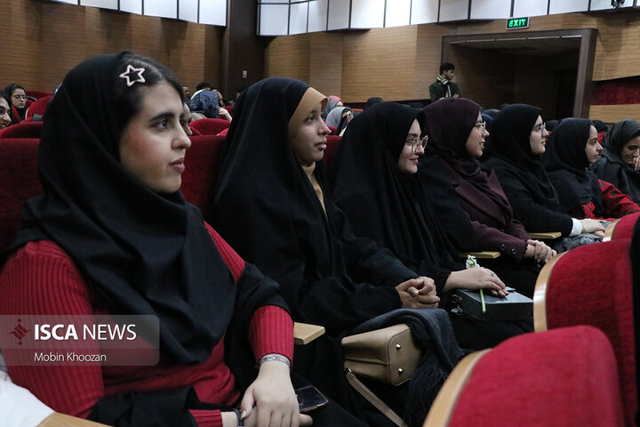جشن شب یلدا با حضور جمعی از دانشجویان در دانشگاه آزاد اسلامی یزد