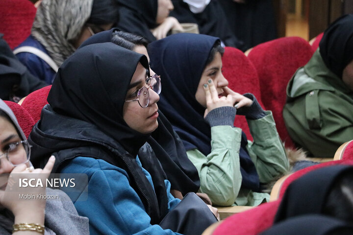 جشن شب یلدا با حضور جمعی از دانشجویان در دانشگاه آزاد اسلامی یزد