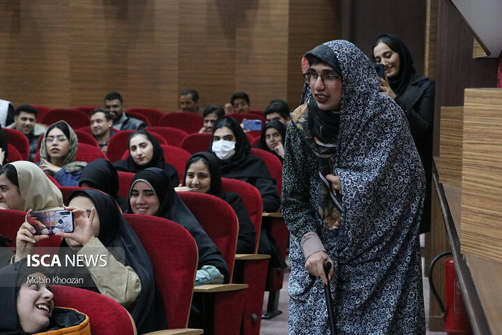 جشن شب یلدا با حضور جمعی از دانشجویان در دانشگاه آزاد اسلامی یزد