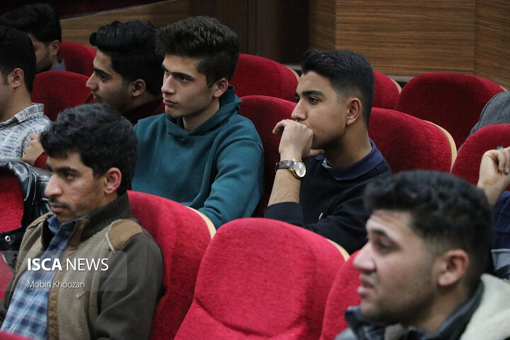 جشن شب یلدا با حضور جمعی از دانشجویان در دانشگاه آزاد اسلامی یزد