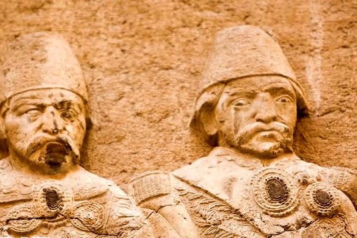 نقشی از شمایل ناصرالدین شاه در لاریجان + عکس