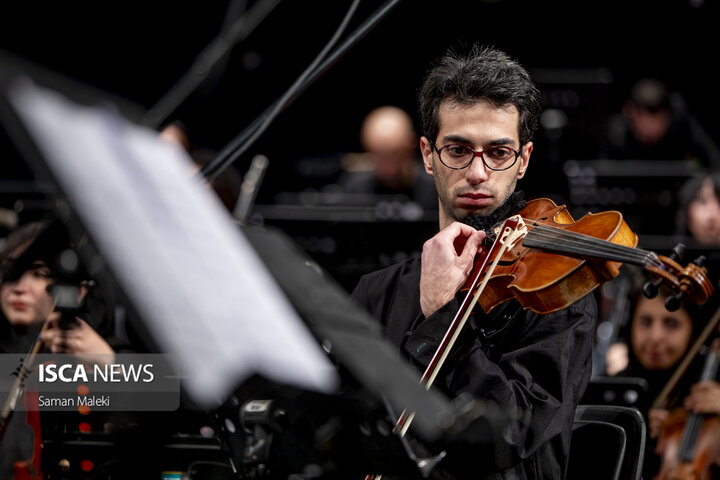 اجرای ارکستر سمفونی آیسو به رهبری مازیار یونسی