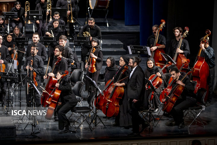 اجرای ارکستر سمفونی آیسو به رهبری مازیار یونسی