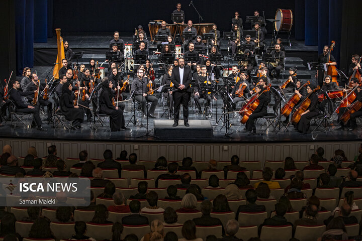 اجرای ارکستر سمفونی آیسو به رهبری مازیار یونسی