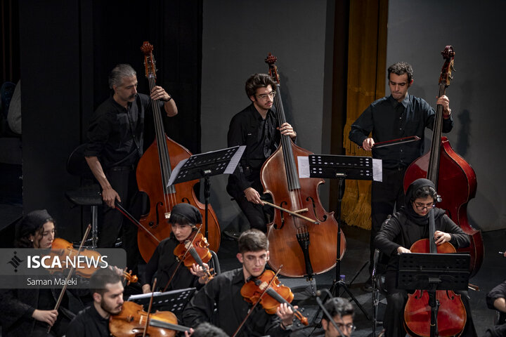 اجرای ارکستر سمفونی آیسو به رهبری مازیار یونسی