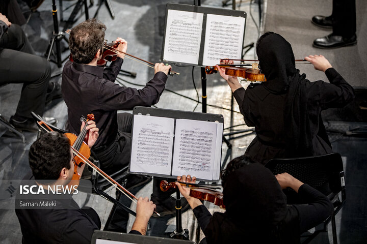 اجرای ارکستر سمفونی آیسو به رهبری مازیار یونسی