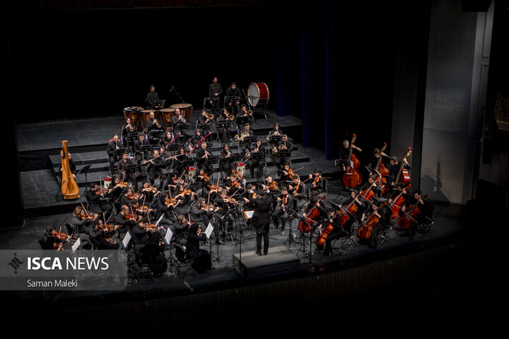 اجرای ارکستر سمفونی آیسو به رهبری مازیار یونسی