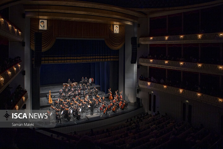 اجرای ارکستر سمفونی آیسو به رهبری مازیار یونسی